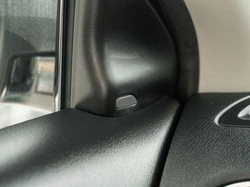 Used 2019 Nissan Pathfinder SV image 18