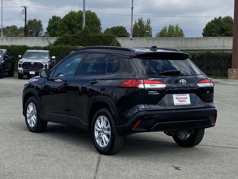 Certified 2025 Toyota Corolla Cross LE image 41