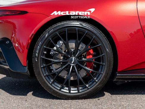 Used 2022 Aston Martin V8 Vantage Roadster RWD image 33