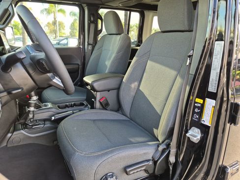 Used 2025 Jeep Wrangler Unlimited Sahara w/ Safety Group AWD/4WD image 16