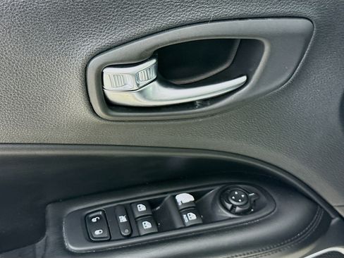 Used 2018 Jeep Compass Altitude image 21