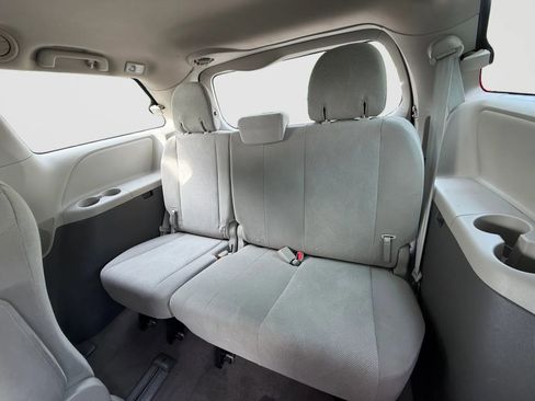 Used 2017 Toyota Sienna L FWD image 16