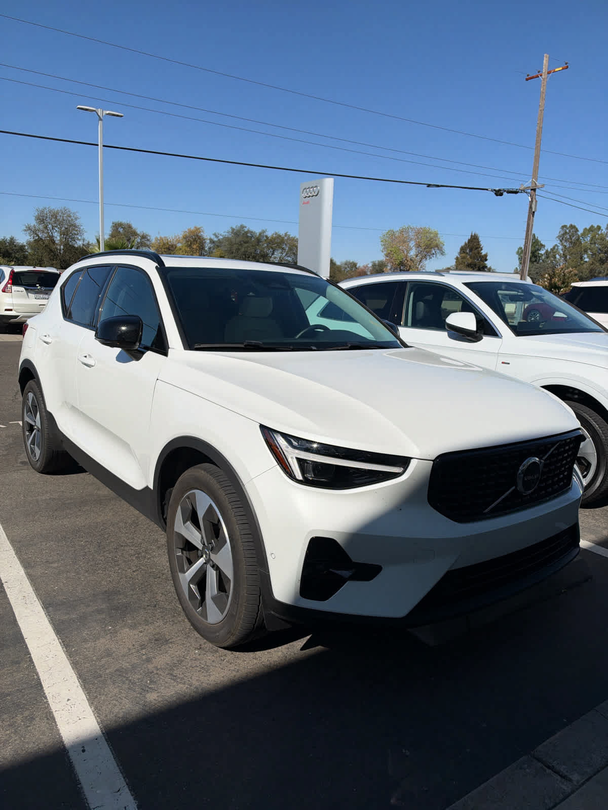 Used 2026 Volvo XC40 B5 Plus w/ Protection Package Premier AWD/4WD image 4