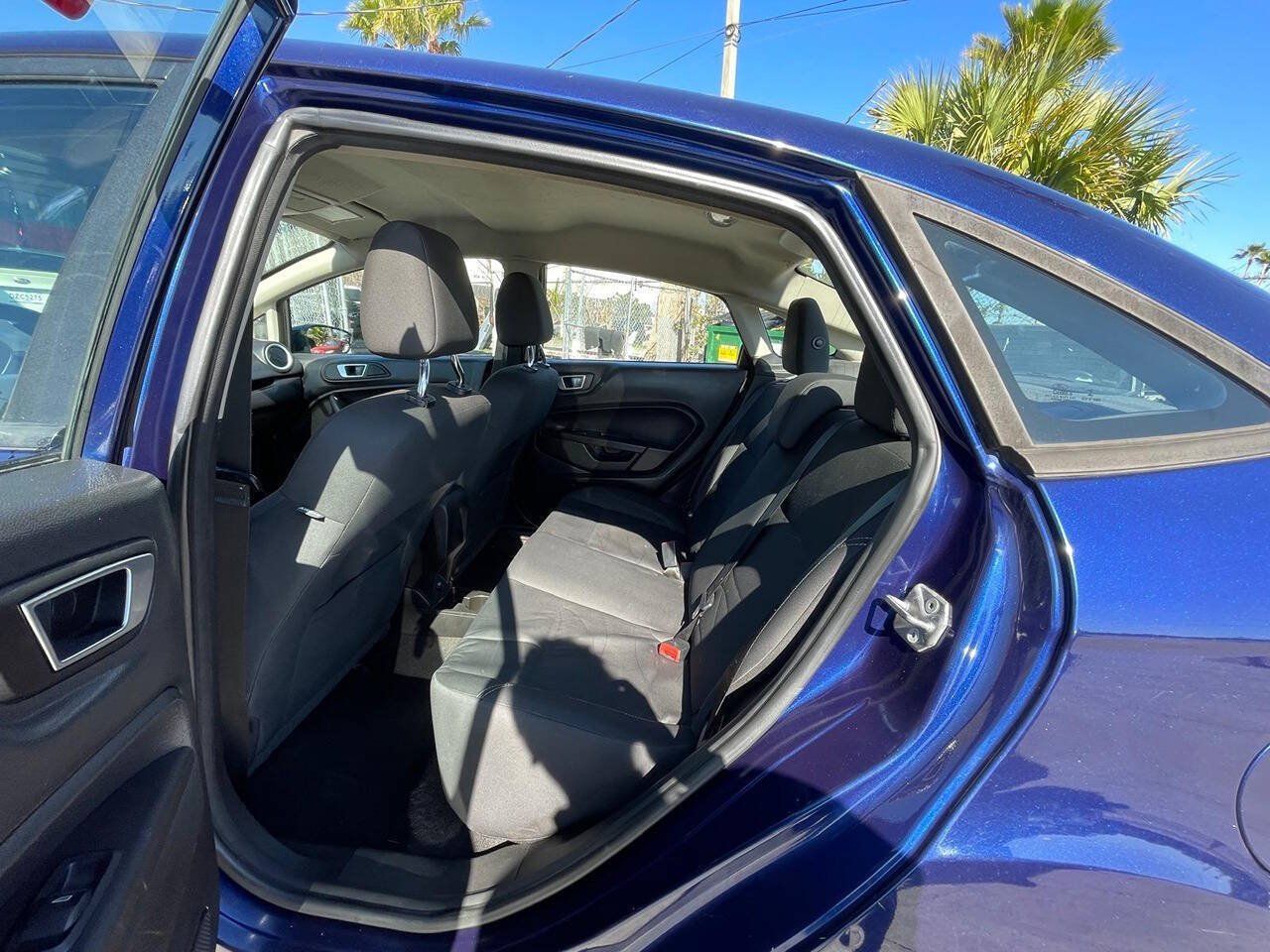 Used 2016 Ford Fiesta SE FWD image 9
