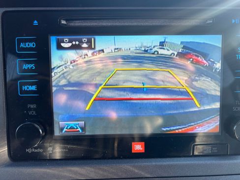 Used 2015 Toyota Sienna Limited image 23