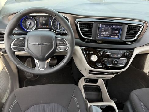 Used 2023 Chrysler Voyager LX image 11