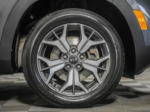 Used 2021 Kia Seltos EX image 16