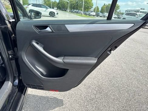 Used 2015 Volkswagen Jetta SE FWD image 16