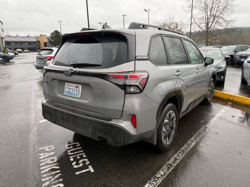 Used 2025 Subaru Forester Premium image 3