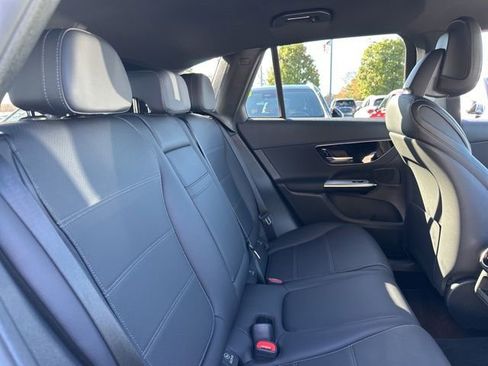 Used 2025 Mercedes-Benz GLC 300 4MATIC image 26