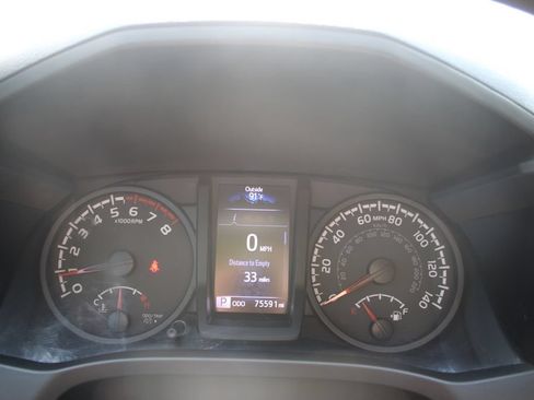Used 2021 Toyota Tacoma SR w/ SR Convenience Package RWD image 29
