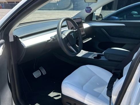 Used 2024 Tesla Model Y Performance AWD/4WD image 2