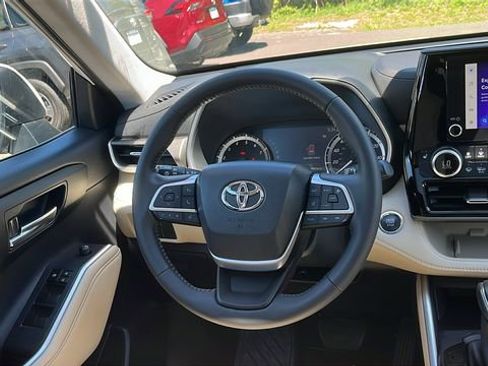 Used 2023 Toyota Highlander XLE AWD/4WD image 22