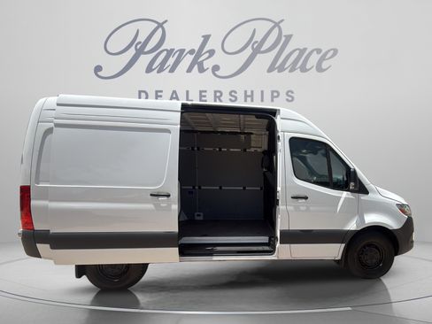 Used 2025 Mercedes-Benz Sprinter 2500 image 7