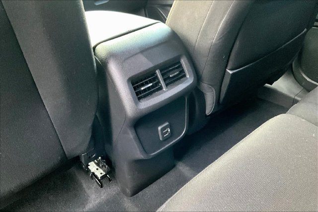 Used 2024 GMC Terrain SLE w/ Driver Convenience Package AWD/4WD image 10
