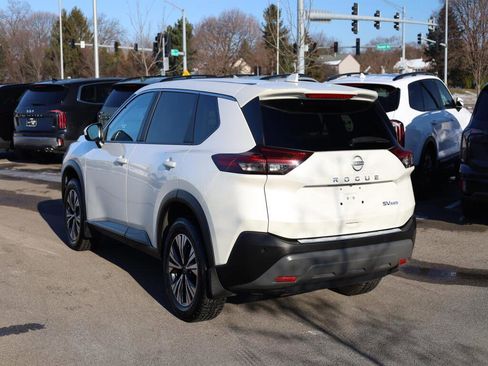 Used 2023 Nissan Rogue SV image 4