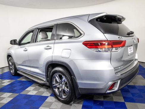 Used 2018 Toyota Highlander Limited Platinum FWD image 8