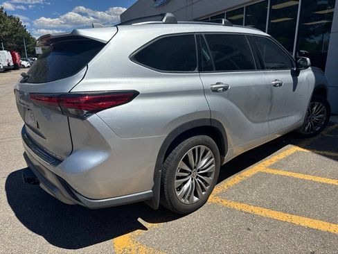 Used 2021 Toyota Highlander Platinum AWD/4WD image 4