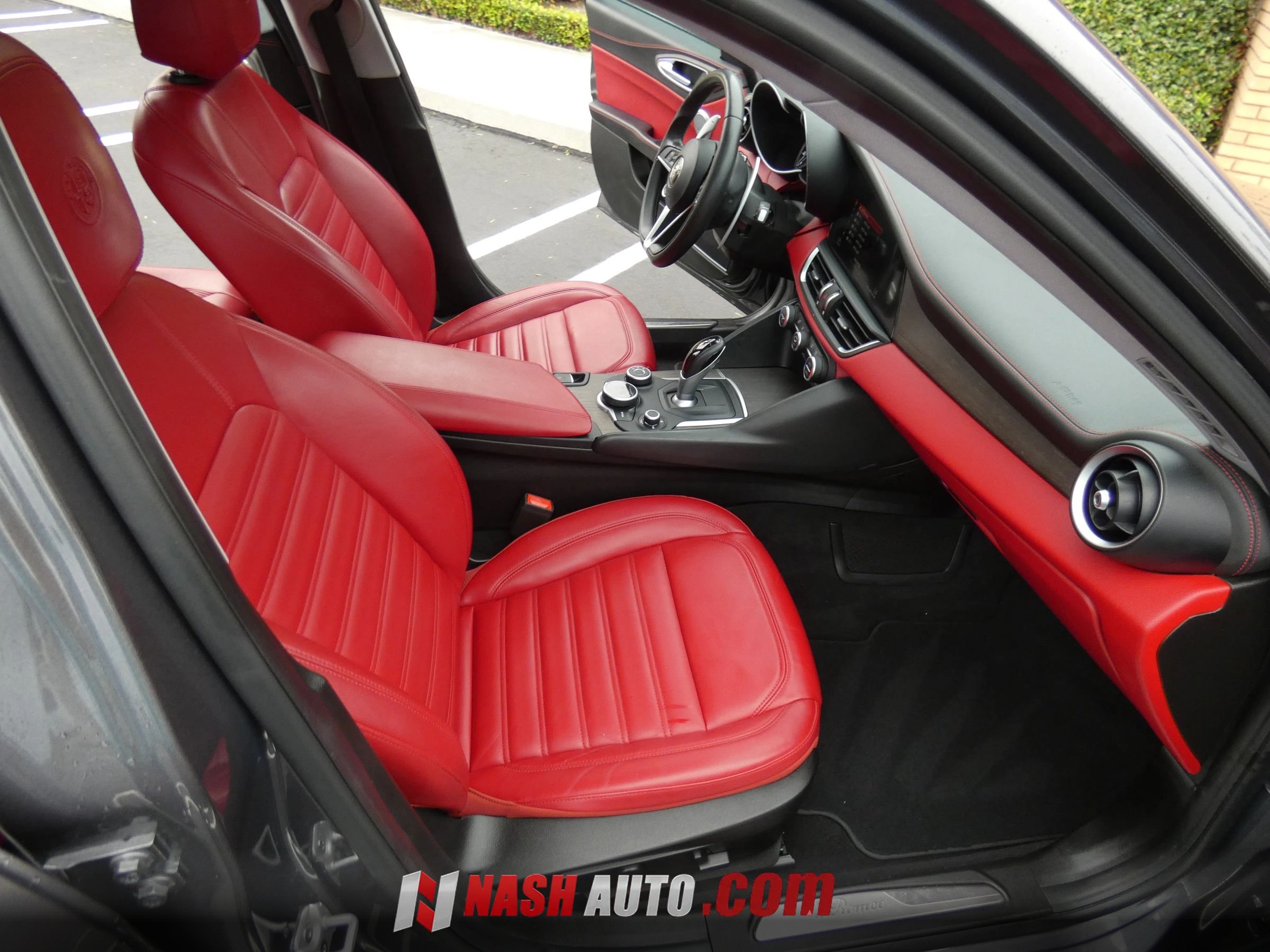 Used 2018 Alfa Romeo Giulia Ti w/ Quick Order Package 22X Lusso AWD/4WD image 27