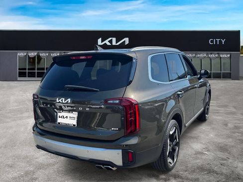 Certified 2023 Kia Telluride S w/ S Sunroof Package AWD/4WD image 7