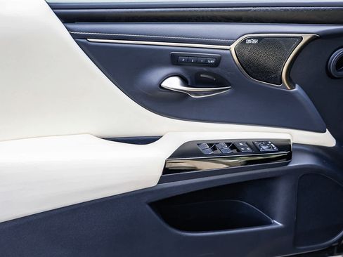 Certified 2022 Lexus ES 300h Luxury image 21