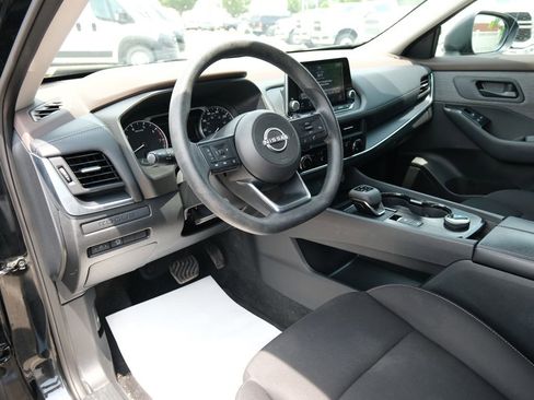 Used 2023 Nissan Rogue S AWD/4WD image 3