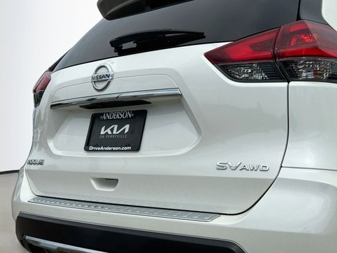 Used 2018 Nissan Rogue SV w/ Premium Package AWD/4WD image 6