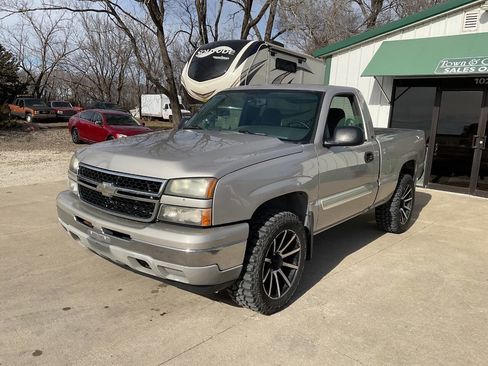 Used 2006 Chevrolet Silverado 1500 LT w/ Light Duty Power Package image 5