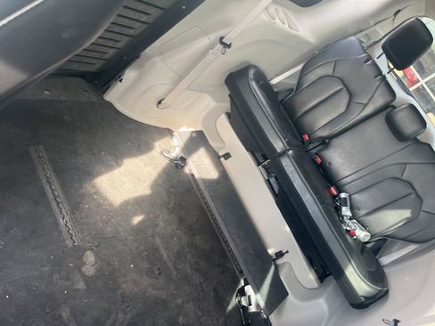 Used 2018 Chrysler Pacifica Limited w/ Tire & Wheel Group FWD image 20