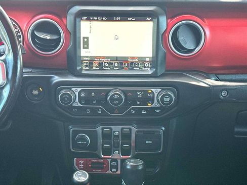 Used 2021 Jeep Gladiator Rubicon AWD/4WD image 26