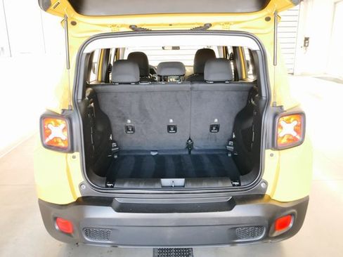 Used 2023 Jeep Renegade Latitude image 13