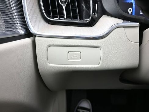 Used 2023 Volvo XC60 B5 Ultimate AWD/4WD image 30