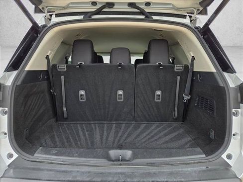 Used 2025 Nissan Pathfinder SV FWD image 6