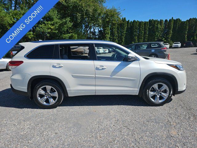 Used 2019 Toyota Highlander Limited AWD/4WD image 2
