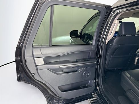 Used 2024 Ford Expedition XLT image 27