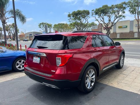Used 2020 Ford Explorer XLT w/ Equipment Group 202A RWD image 9