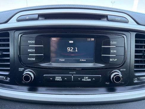Used 2016 Kia Sorento FWD image 12