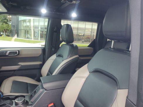 Used 2023 Ford Bronco Wildtrak image 20