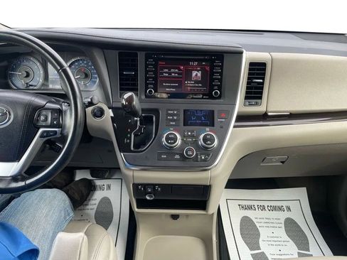 Used 2019 Toyota Sienna XLE FWD image 29