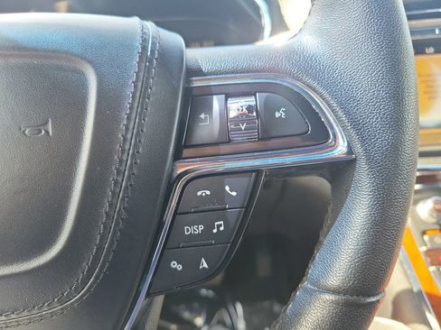 Used 2019 Lincoln Continental Premiere FWD image 19