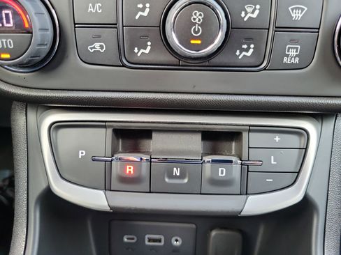 Used 2023 GMC Terrain SLE w/ Driver Convenience Package FWD image 23