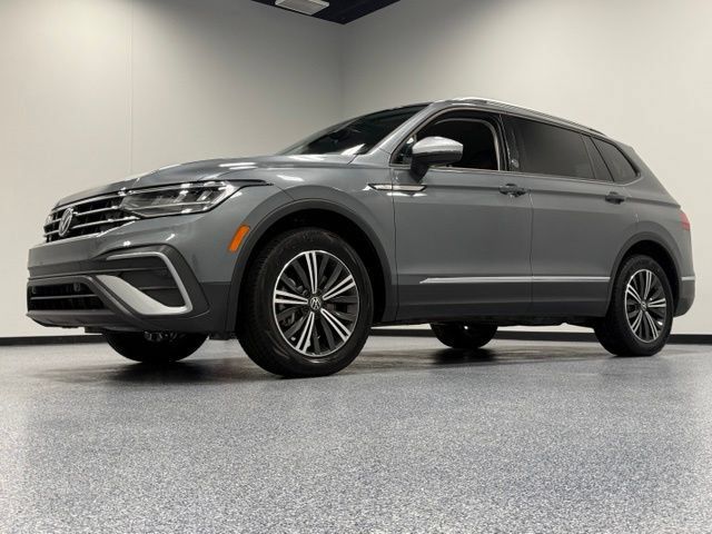 Used 2024 Volkswagen Tiguan Wolfsburg Edition FWD image 4