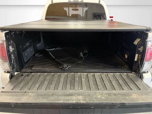 Used 2017 Toyota Tacoma TRD Sport w/ Tow Package (A/T) AWD/4WD image 24