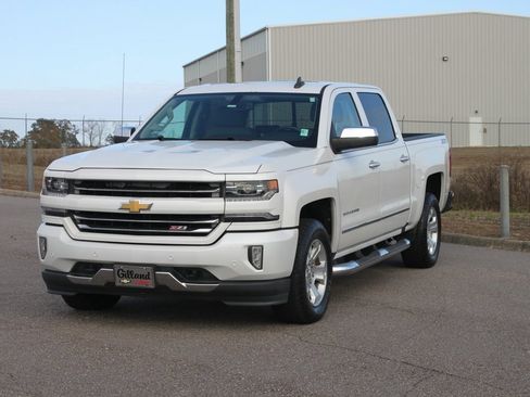Used 2017 Chevrolet Silverado 1500 LTZ Z71 w/ LTZ Plus Package image 2