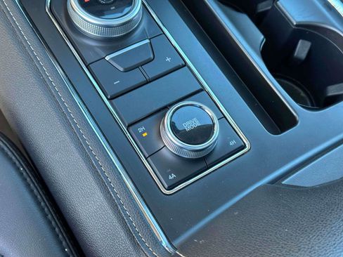 Used 2023 Ford Expedition XLT image 31