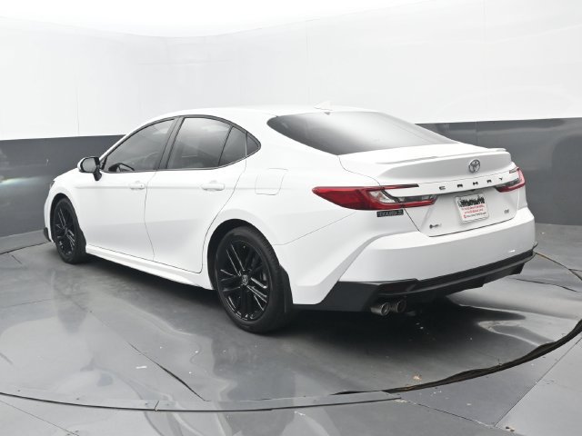 Used 2025 Toyota Camry SE FWD image 3