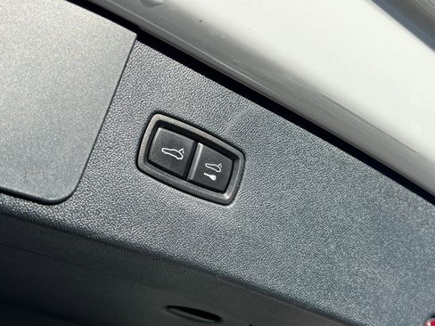 Certified 2022 Porsche Cayenne Platinum Edition image 20