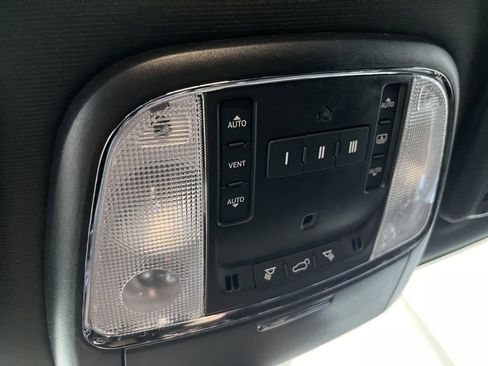 Used 2022 Jeep Grand Cherokee Limited AWD/4WD image 16