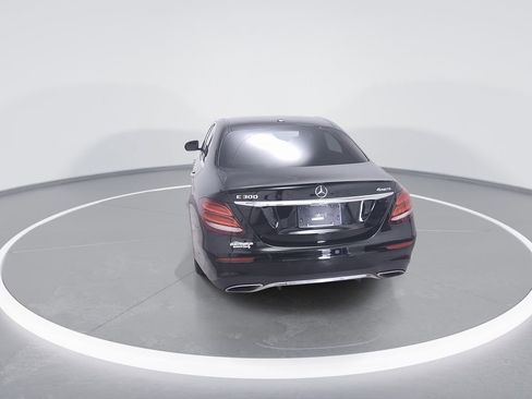 Used 2017 Mercedes-Benz E 300 4MATIC image 6