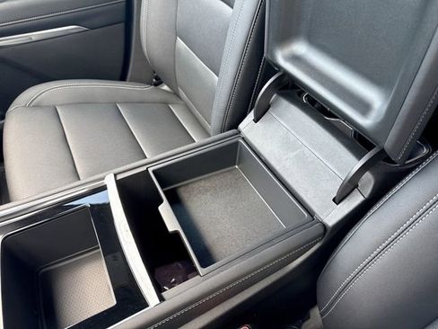 New 2026 Chevrolet Traverse LT w/ Midnight/Sport Edition FWD image 21